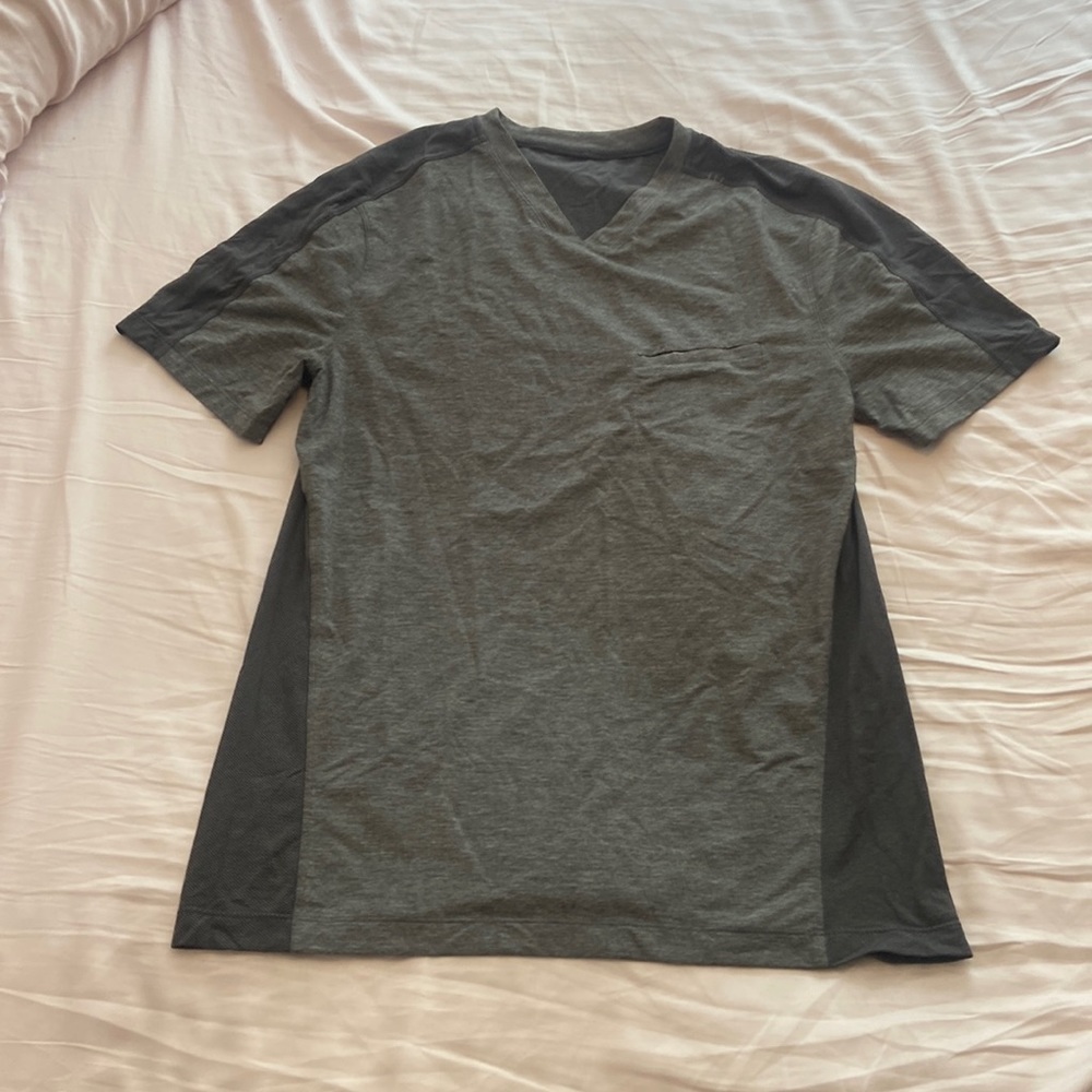 End Lululemon v neck tee